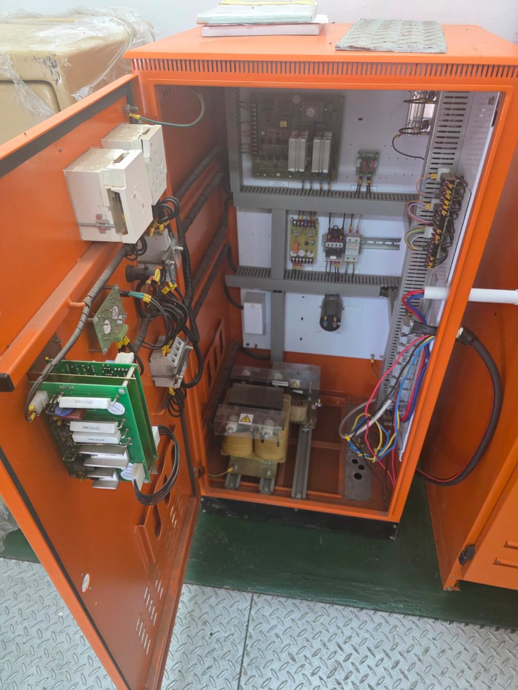 Internal wiring detail after the retrofit
